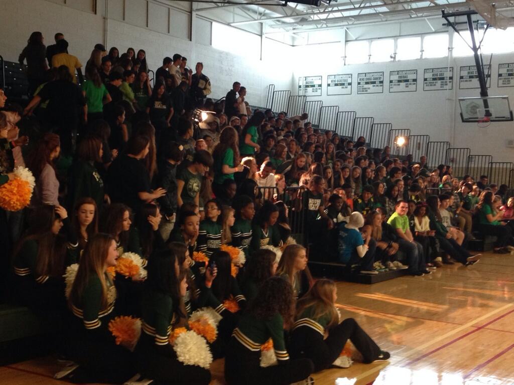 Mike Posner shooting music video at Wylie E. Groves High School - Beverly Hills, MI 9/22/13
Twitter @kellysaltsgc1
