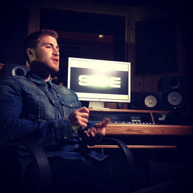 Mike Posner interview for SKEE LIVE (airs Jan 28, 2014 on AXS TV 7pm PT/9pm CT/10pm ET)
Instagram @mike_skeetv
 Mike Posner interview for SKEE LIVE (airs Jan 28, 2014 on AXS TV 7pm PT/9pm CT/10pm ET)
Instagram @mike_skeetv