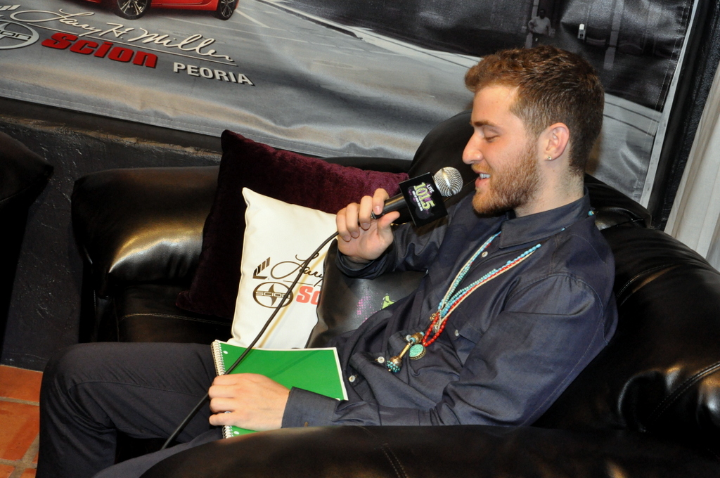 Mike Posner on The Lady La Show at LIVE 101.5 radio station - Phoenix, AZ 1/23/14
live1015phoenix.cbslocal.com
Mike Posner on The Lady La Show at LIVE 101.5 radio station - Phoenix, AZ 1/23/14
live1015phoenix.cbslocal.com