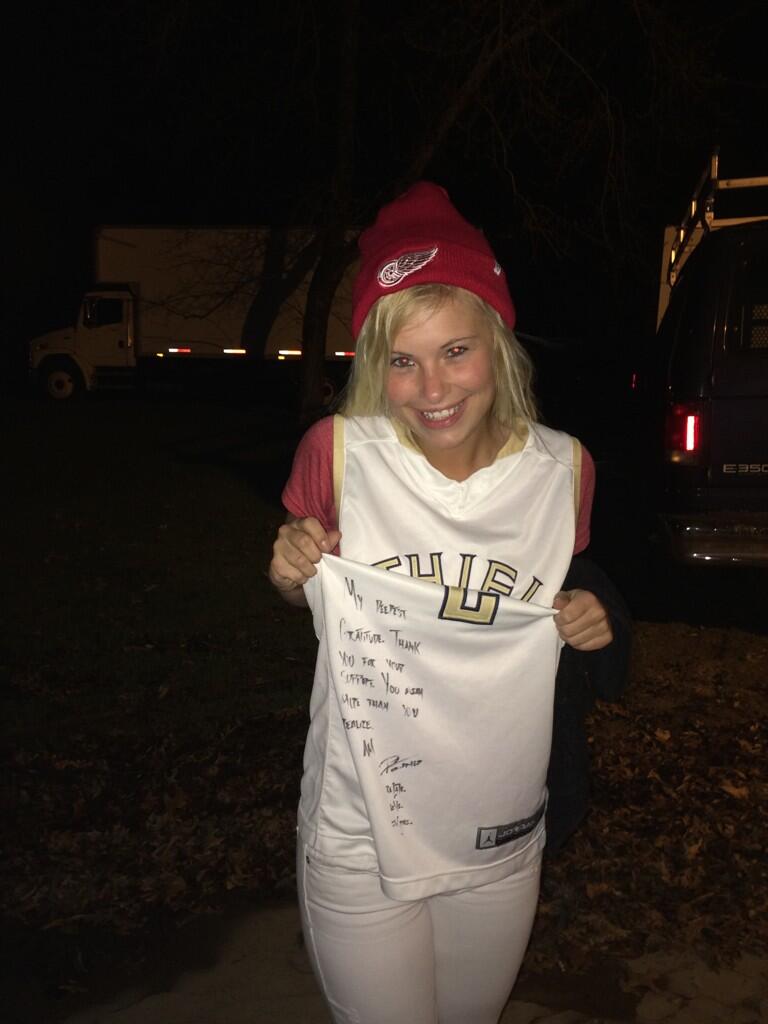 Madison recieved a Mike Posner autographed Thiel College jersey from Mike himself 4/25/14
Twitter @mjlamp_
