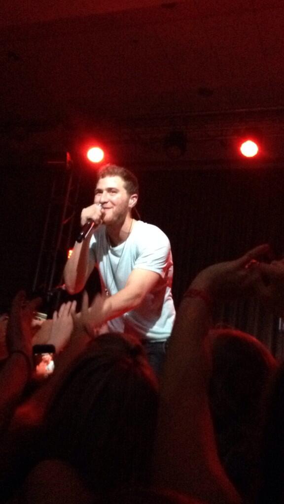 Mike Posner performing at Valparaiso University 3/28/14
Twitter @hip_dip
