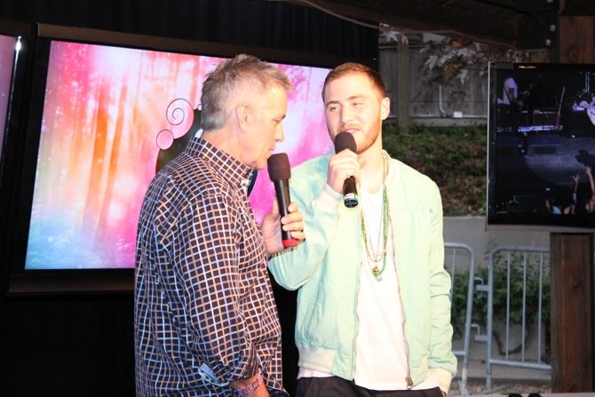 Kiss 108's Billy Costa interviews Mike Posner backstage at Kiss Concert 2013
Photo by kiss108.com
 Kiss 108's Billy Costa interviews Mike Posner backstage at Kiss Concert 2013
Photo by kiss108.com
