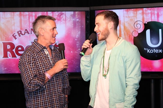 Kiss 108's Billy Costa interviews Mike Posner backstage at Kiss Concert 2013
Photo by kiss108.com
Kiss 108's Billy Costa interviews Mike Posner backstage at Kiss Concert 2013
Photo by kiss108.com