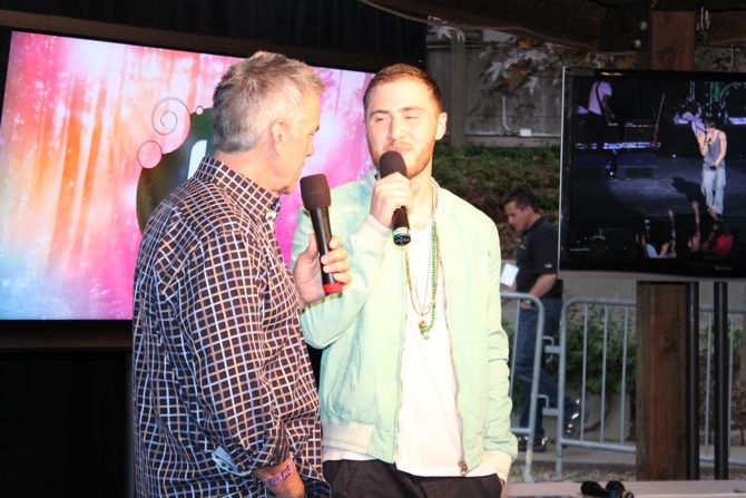Kiss 108's Billy Costa interviews Mike Posner backstage at Kiss Concert 2013
Photo by kiss108.com
 Kiss 108's Billy Costa interviews Mike Posner backstage at Kiss Concert 2013
Photo by kiss108.com