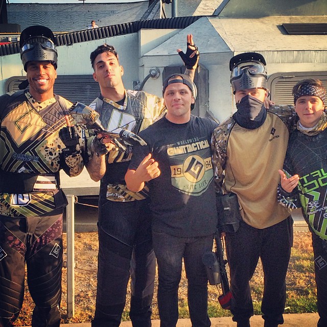 Mike Posner with friends at Hollywood Sports Paintball and Airsoft Park - Bellflower, CA 10/3/13
Instagram @eliwehbe
