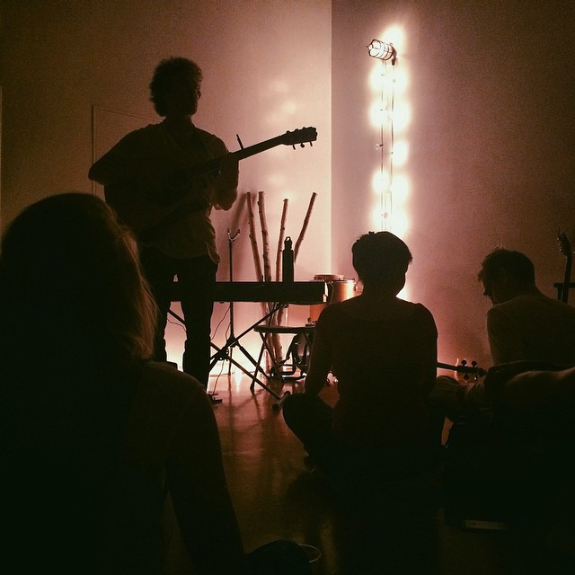 Mike Posner performing at Modo Yoga in Los Angeles, CA 10/5/2014
instagram.com/jayneisbaum

