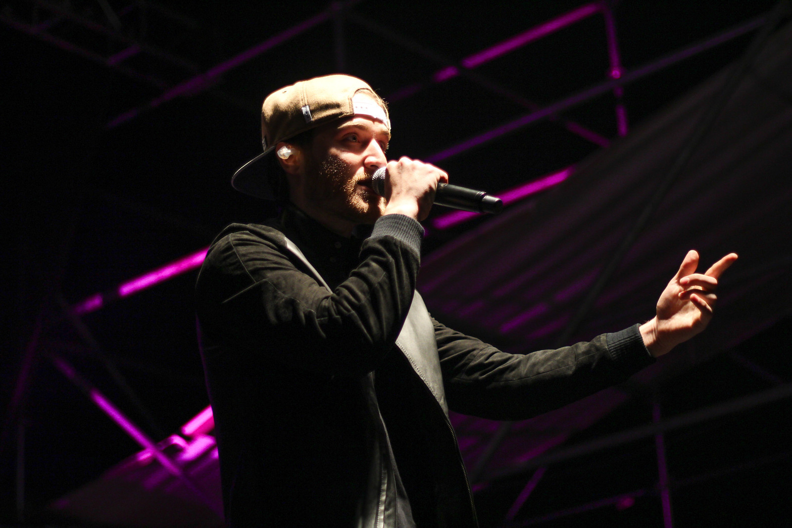 Mike Posner performing at Dam Jam 2014 at OSU in Corvallis, OR 5/31/14
Photo by Justin Quinn
justinquinnphotography.smugmug.com
