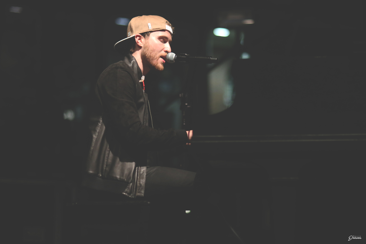 Mike Posner performing at Dam Jam 2014 at OSU in Corvallis, OR 5/31/14
Photo by Nesrin Danan
nesrindanan.com
