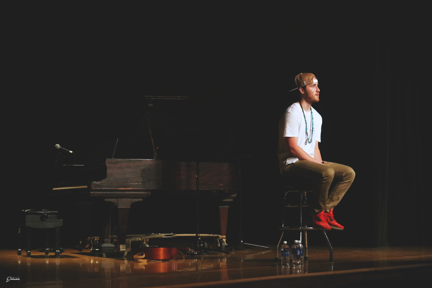 Mike Posner Q&A with OSU students in Corvallis, OR 5/31/14
Photo by Nesrin Danan
nesrindanan.com
