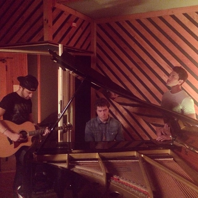 Mike Posner & Timeflies filming with PopCrush for an episode of The Collaboration Room 7/31/2014
Instagram @PopCrush
 Mike Posner & Timeflies filming with PopCrush for an episode of The Collaboration Room 7/31/2014
Instagram @PopCrush