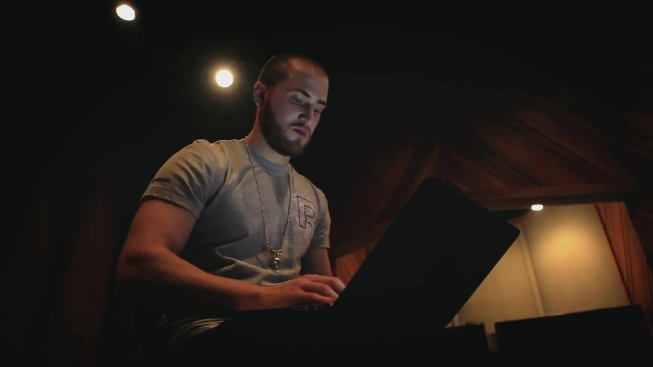 Posner_Brings_It_Unscripted_-_YouTube_146.jpg