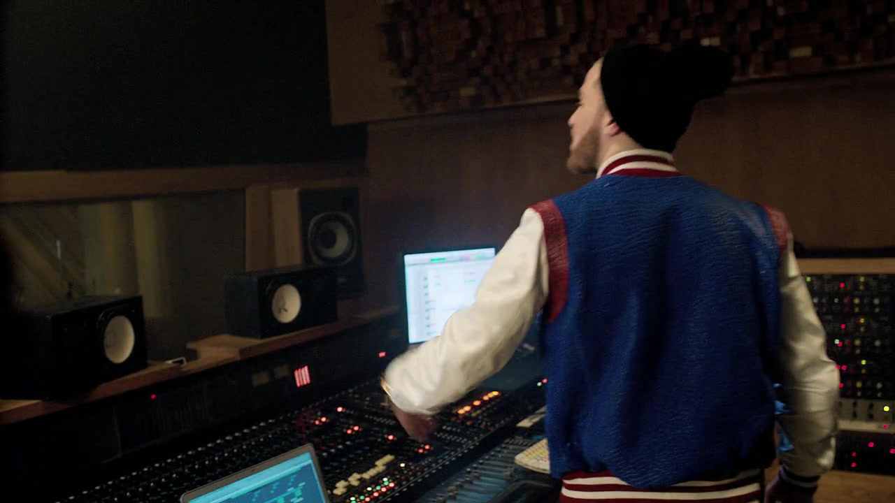 Reebok__It_Takes_A_Lot_To_Make_A_Classic_on_Vimeo_17.jpg Reebok__It_Takes_A_Lot_To_Make_A_Classic_on_Vimeo_17.jpg