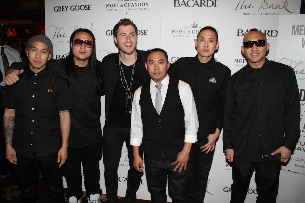 Mike Posner with DJ E-Man and Far East Movement at The Bank Nightclub in Las Vegas, NV 5/24/14
Photo by thebanklasvegas.com
Mike Posner with DJ E-Man and Far East Movement at The Bank Nightclub in Las Vegas, NV 5/24/14
Photo by thebanklasvegas.com