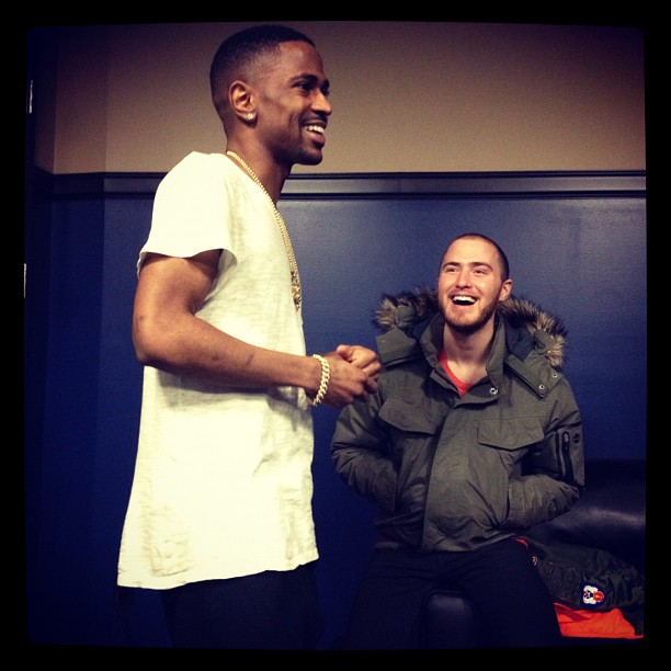 Big Sean and Mike Posner
Photo shared by twitter.com/Billboard
Big Sean and Mike Posner
Photo shared by twitter.com/Billboard