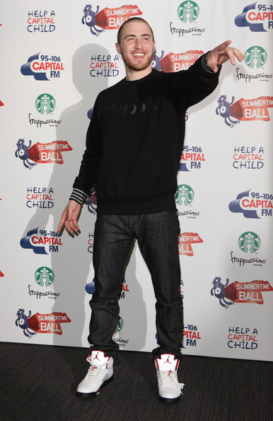 mike-posner-backstage-at-the-2011-summertime-ball-4.jpg