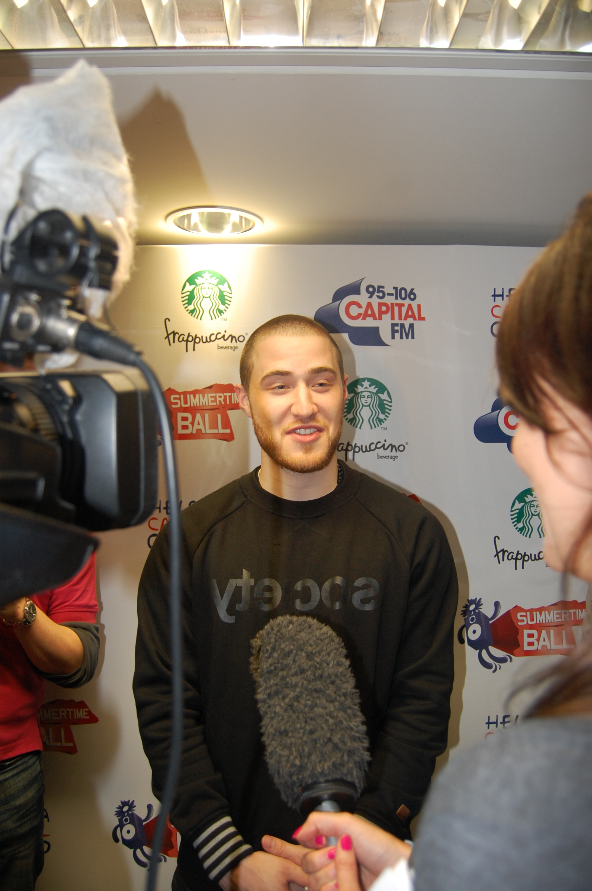 mike-posner-backstage-at-the-2011-summertime-ball-7.jpg