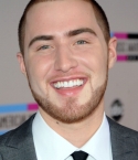 Filename=20AmericanMusicAwards2010.jpg
Filesize=59KiB
Dimensions=395x594
Date added=Dec 31, 2013 20AmericanMusicAwards2010.jpg