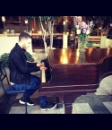 Filename=MikePosner-piano-05222013-2.jpg
Filesize=106KiB
Dimensions=612x612
Date added=May 23, 2013 MikePosner-piano-05222013-2.jpg
