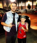 Filename=MikePosner-with-young-fan-Boise-ID-05042013.jpg
Filesize=142KiB
Dimensions=612x612
Date added=May 05, 2013 MikePosner-with-young-fan-Boise-ID-05042013.jpg