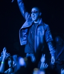 Filename=UpInTheAirTour-2010-3.jpg
Filesize=147KiB
Dimensions=465x700
Date added=May 29, 2011 UpInTheAirTour-2010-3.jpg