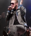 Filename=UpInTheAirTour-2010-4.jpg
Filesize=146KiB
Dimensions=465x700
Date added=May 29, 2011 UpInTheAirTour-2010-4.jpg