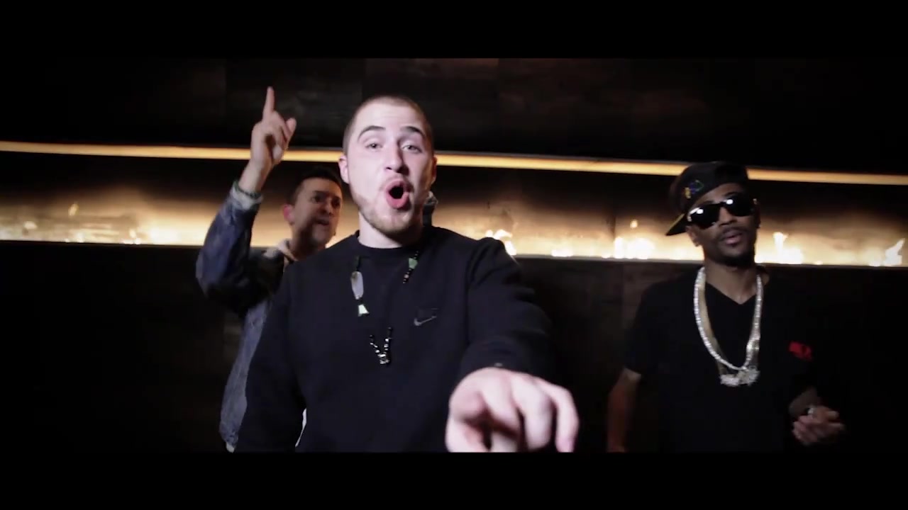 Clinton_Sparks_Ambiguous_ft__Mike_Posner___Big_SeanOfficial_Music_Video_-_YouTube_064.jpg