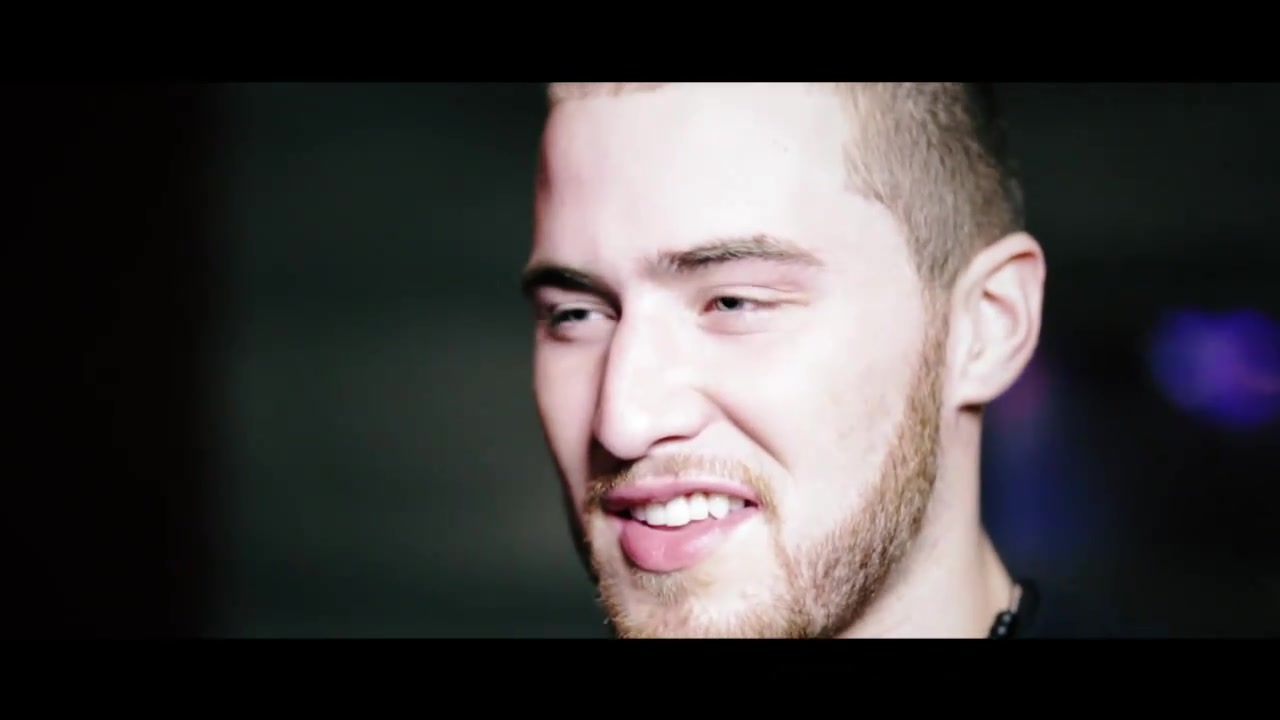 Clinton_Sparks_Ambiguous_ft__Mike_Posner___Big_SeanOfficial_Music_Video_-_YouTube_070.jpg