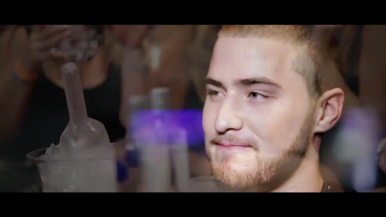 Clinton_Sparks_Ambiguous_ft__Mike_Posner___Big_SeanOfficial_Music_Video_-_YouTube_080.jpg