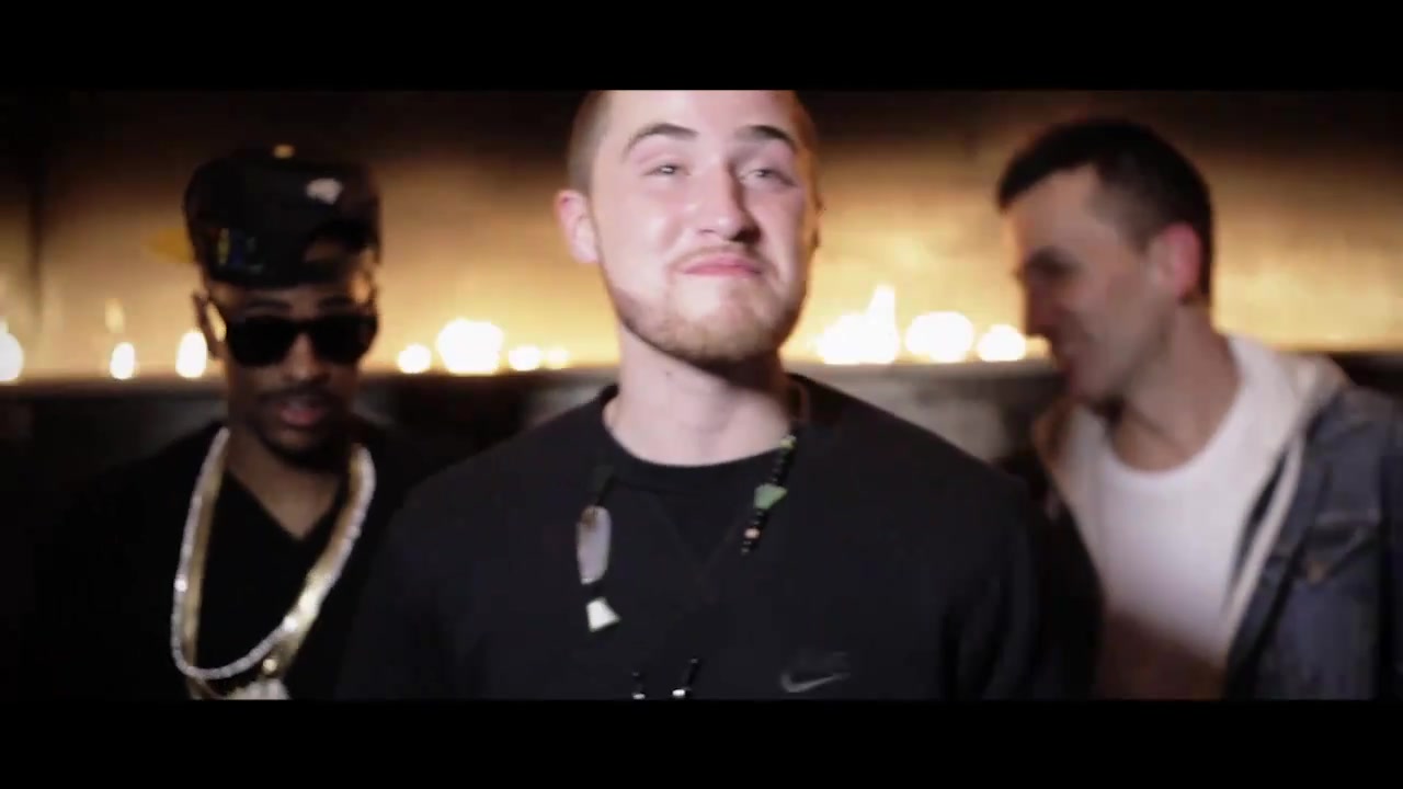 Clinton_Sparks_Ambiguous_ft__Mike_Posner___Big_SeanOfficial_Music_Video_-_YouTube_114.jpg