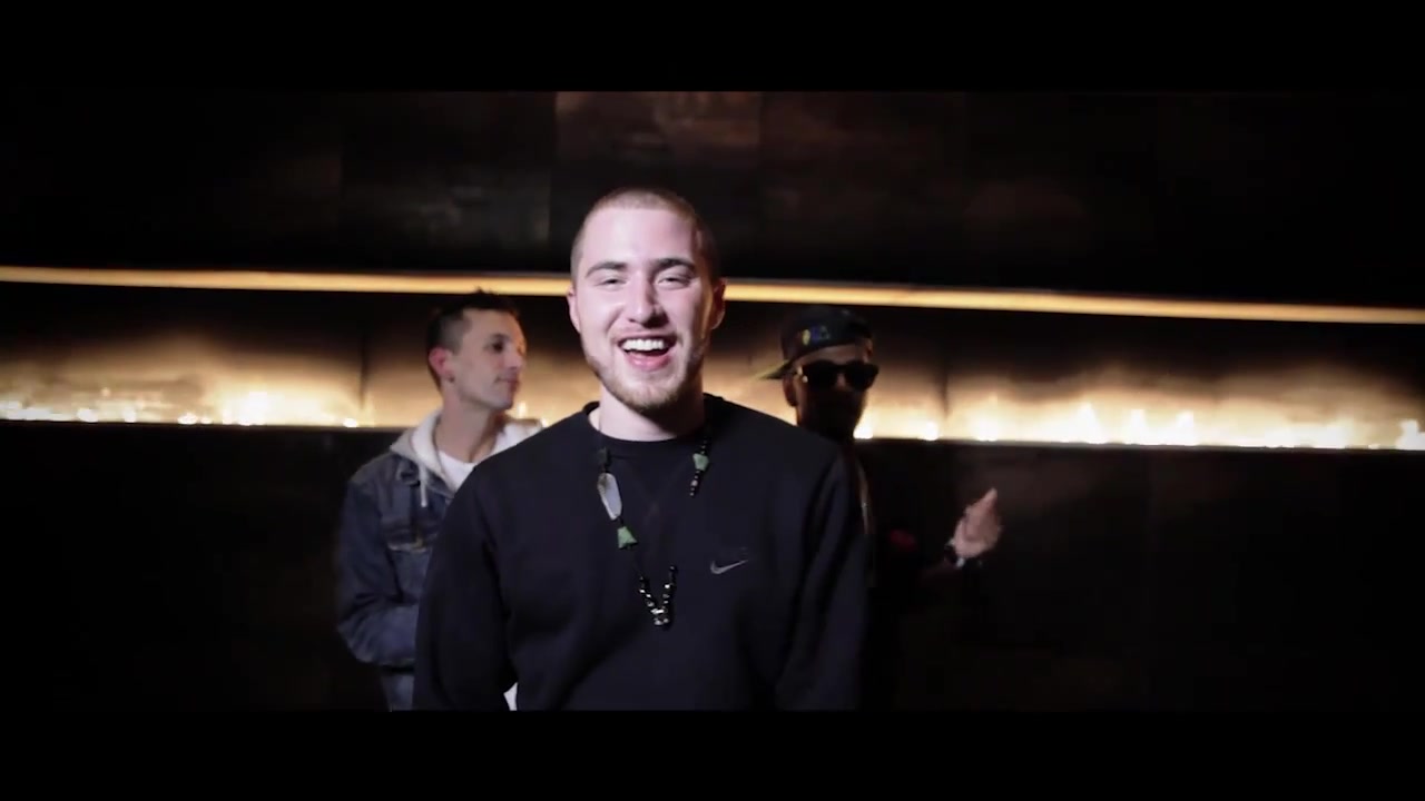Clinton_Sparks_Ambiguous_ft__Mike_Posner___Big_SeanOfficial_Music_Video_-_YouTube_118.jpg